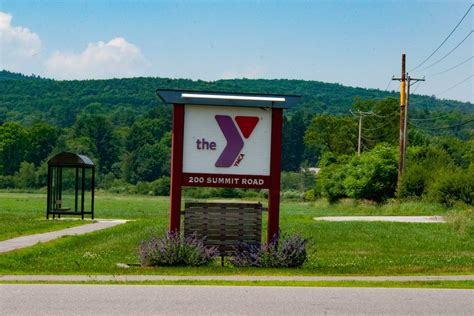 Keene family ymca - Keene Family YMCA 200 Summit Road, Keene The Y o˚ers an outdoor venue with ﬁelds for sports and games. There are also nearby walking trails for exploration and adventures in nature. The indoor spaces include a rock climbing wall, swimming pools, gymnasium, and multi-purpose spaces for rainy-day camp activities. 